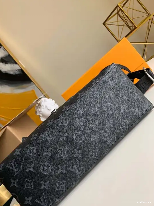 WIS BAG MESSENGER VUITTON LOUIS 0521
